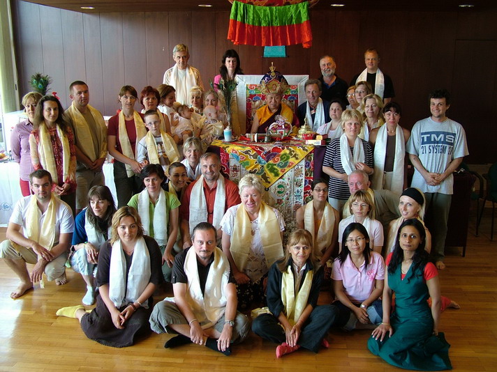 Rinpoche okružen sanghom H.B.D. 'Padmasane'