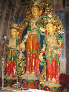 Standing Tara with her 2 attendants